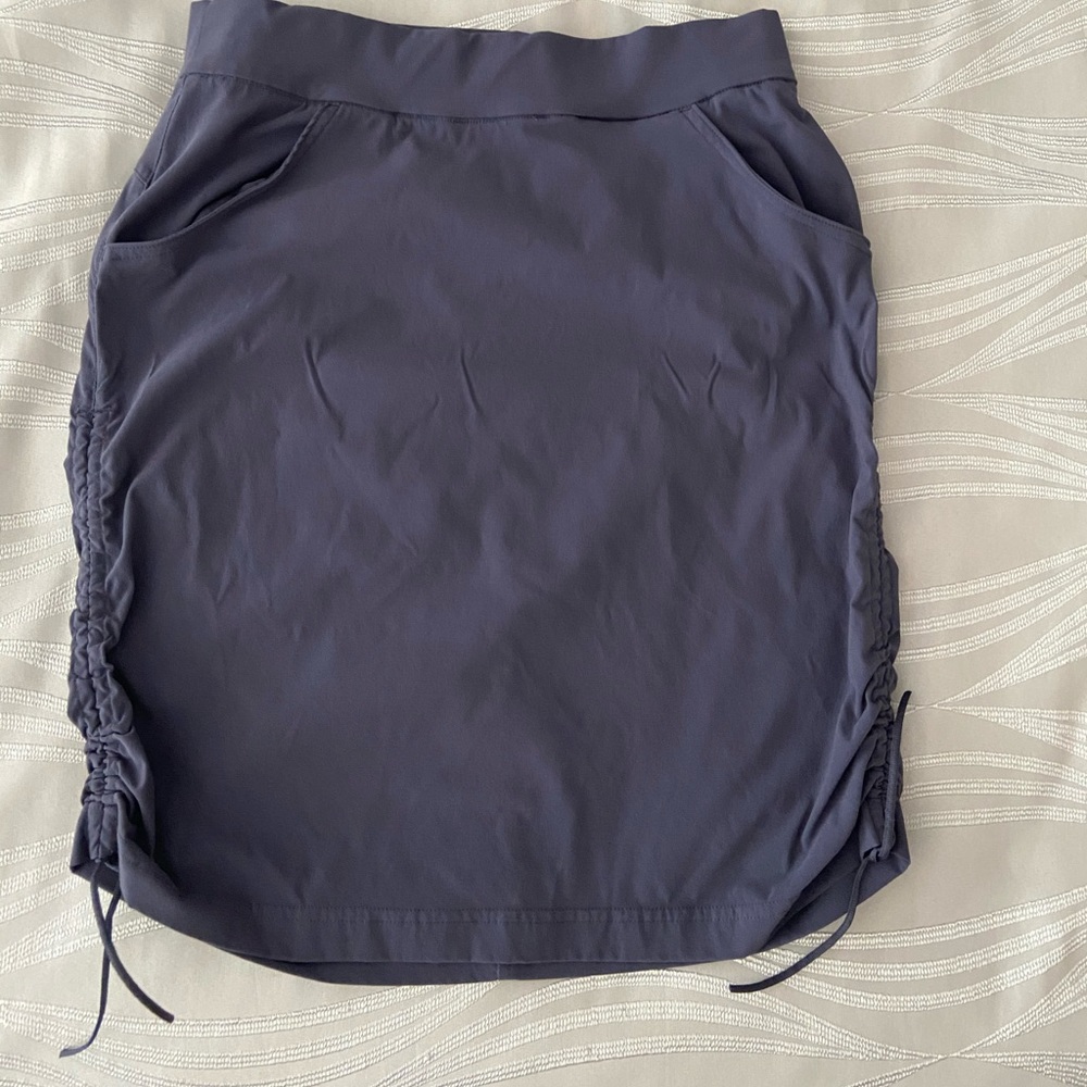 Columbia Omni shield active skirt, size medium